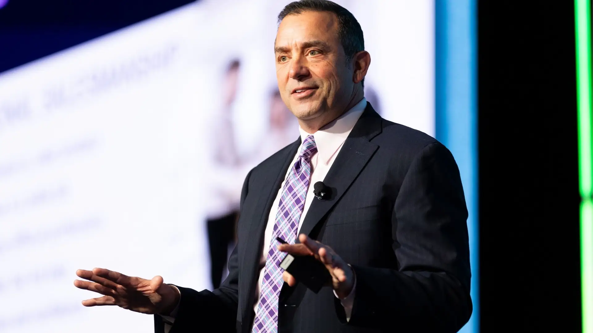 A Sales Leader Keynote Speaker's Guide What Separates a Forgettable SKO From One That Changes Behavior