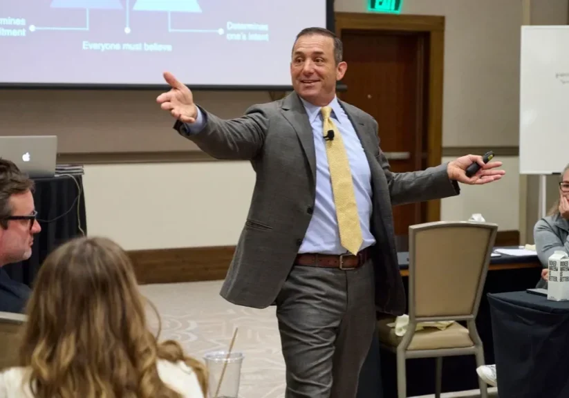 Coaching vs. Micromanaging-What a Sales Leadership Keynote Speaker Wants Every Manager to Stop Doing